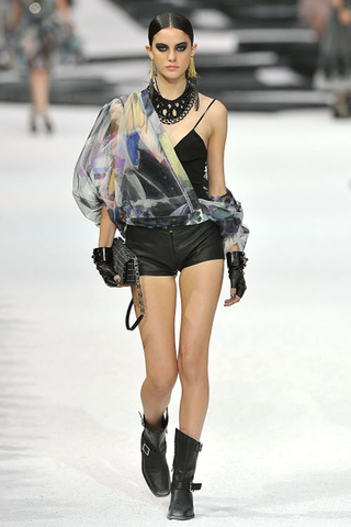 Illustration for article titled Chanel's Collection Clearly Influenced By Cruel Intentions